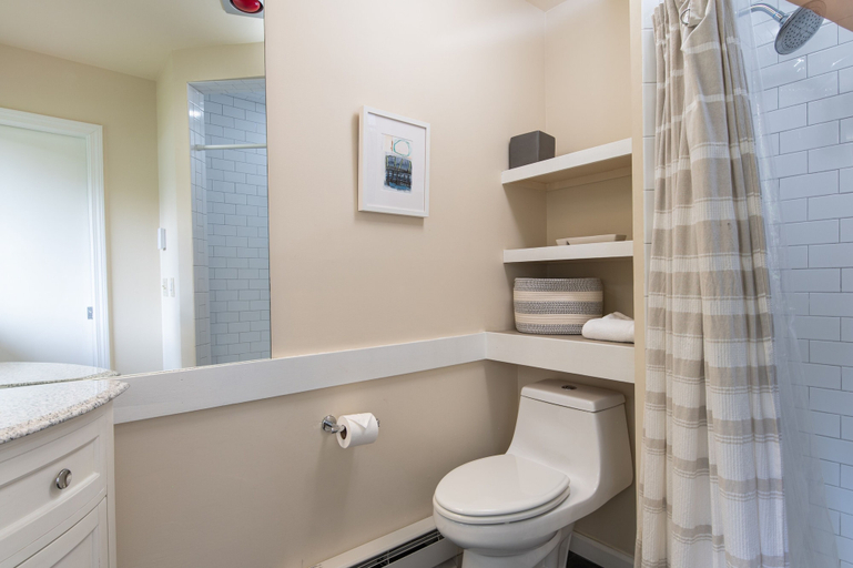 Bathroom 2, Club Sugarbush #8 3 Bedroom Condo, Washington