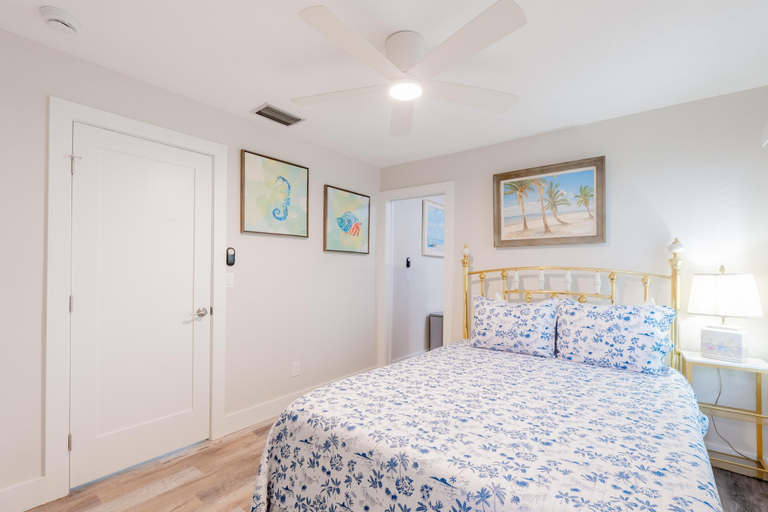 Room 4, Beach Haven North and South, Lee