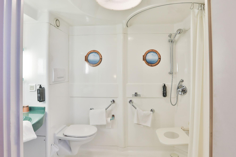 Bathroom 4, B&B HOTEL Les Sables-d'Olonne Centre Gare, Vendée