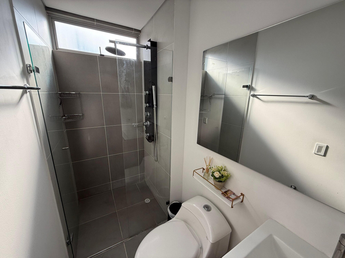 Bathroom 3, Mountain View, Pool & Gym (2506), Sabaneta
