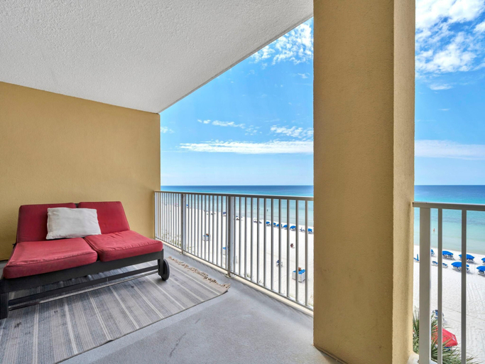 Property grounds 4, Tropic Winds 503, Bay