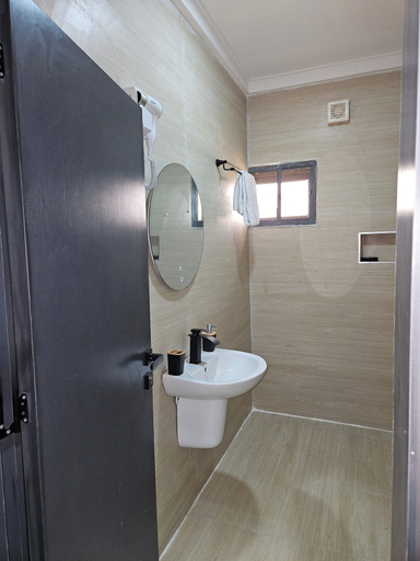 Bathroom 4, Sapphire Suite, AbujaMun
