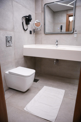 Bathroom 3, Grand Continental Hotel, Abu Dhabi City