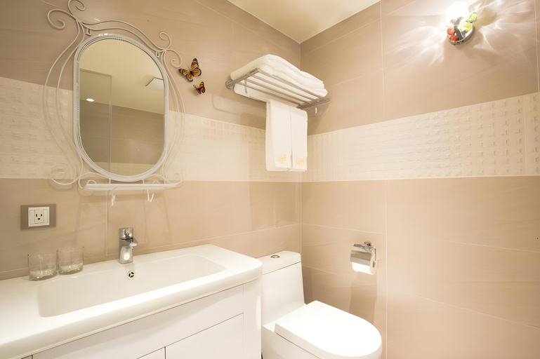 Bathroom 4, WalkerHotel. Ximen, Taipei City