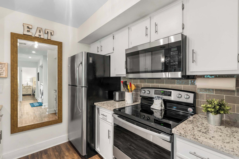 Private kitchen 2, Cute, Comfy & Cozy For 6, Taney
