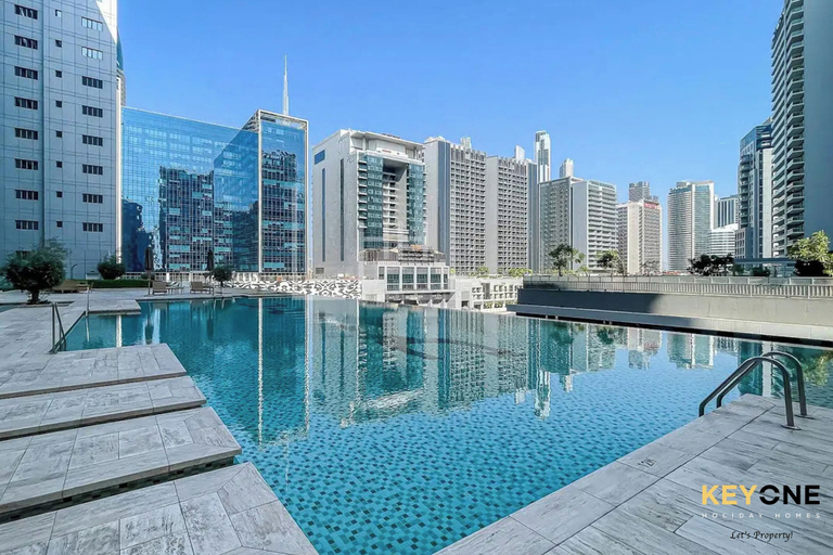 Outdoor pool 5, Majestine Stylish Studio with Canal View, Dubai