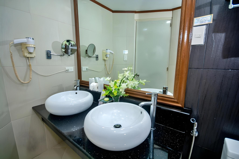 Bathroom 5, Red Coconut Hotel, Malay