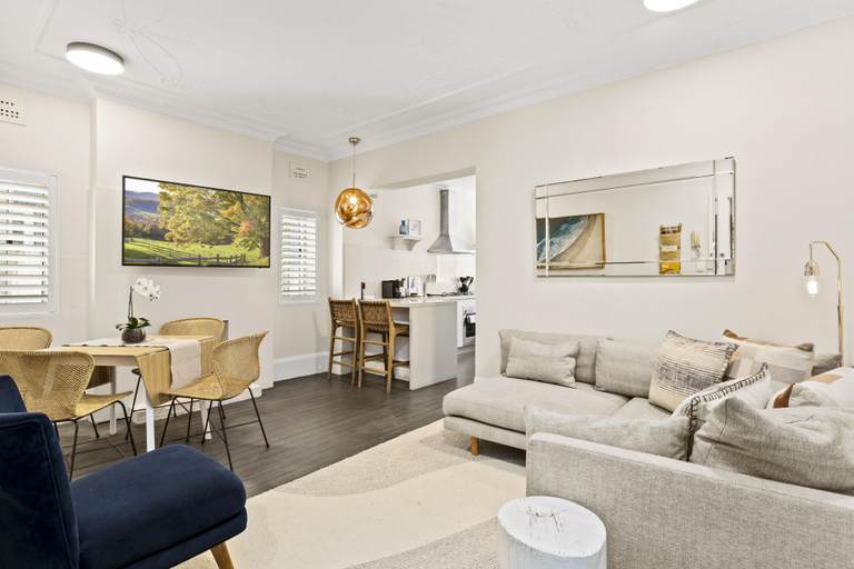 Separate living room 2, Comfy 2-Bed Apartment with A/C throughout, Sydney