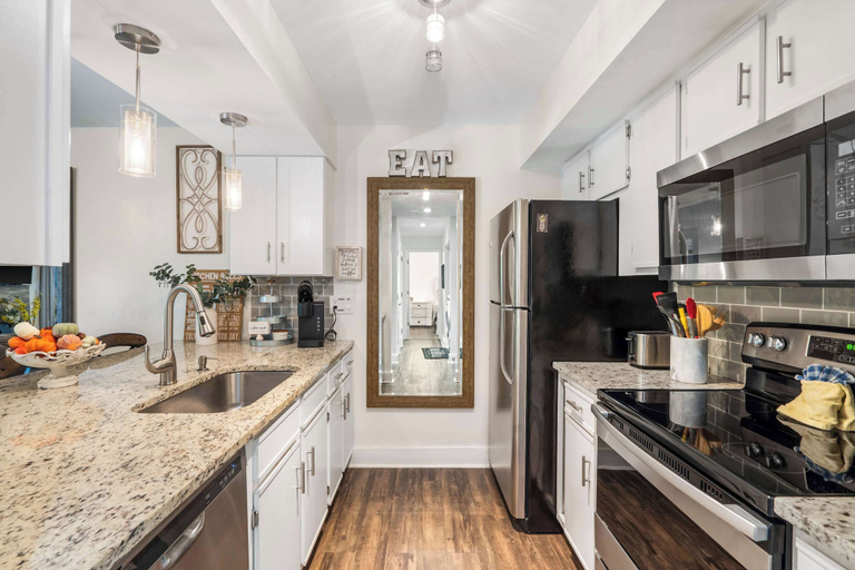 Private kitchen 4, Cute, Comfy & Cozy For 6, Taney
