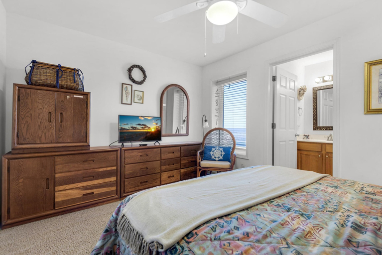 Room 4, San De Luna #2, Escambia