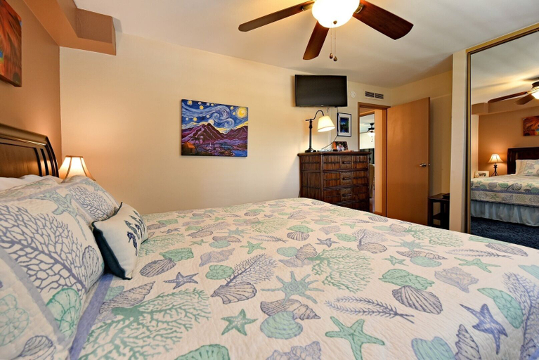 Room 5, Valley Isle 302, Maui