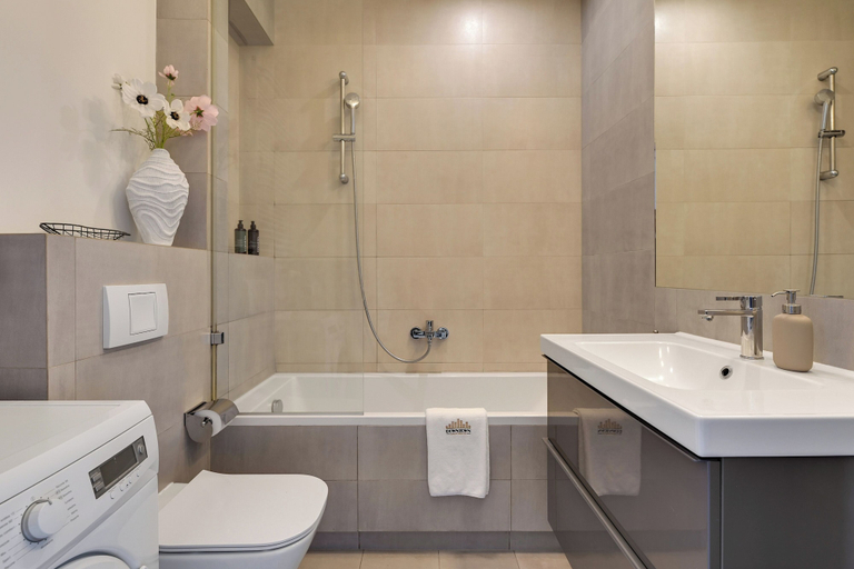 Bathroom 3, Kwartał Kamienic by Downtown Apartments, Gdańsk City