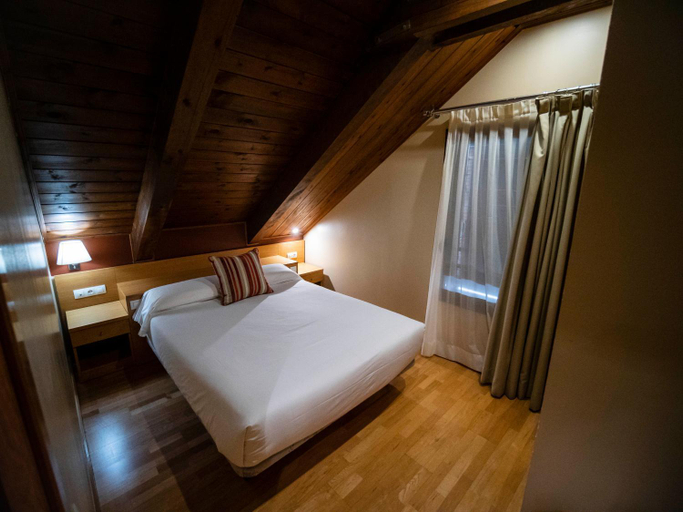 Bedroom 2, Aparthotel Siente Boi & SPA, Lleida