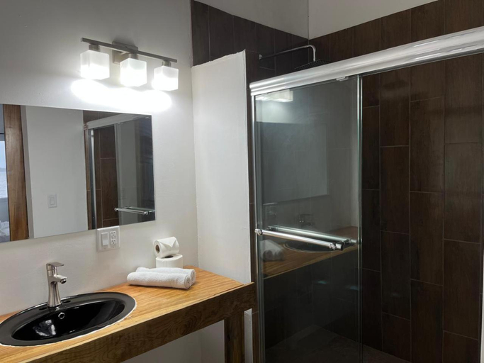 Bathroom 3, Round the point Bungalow, Bocas del Toro