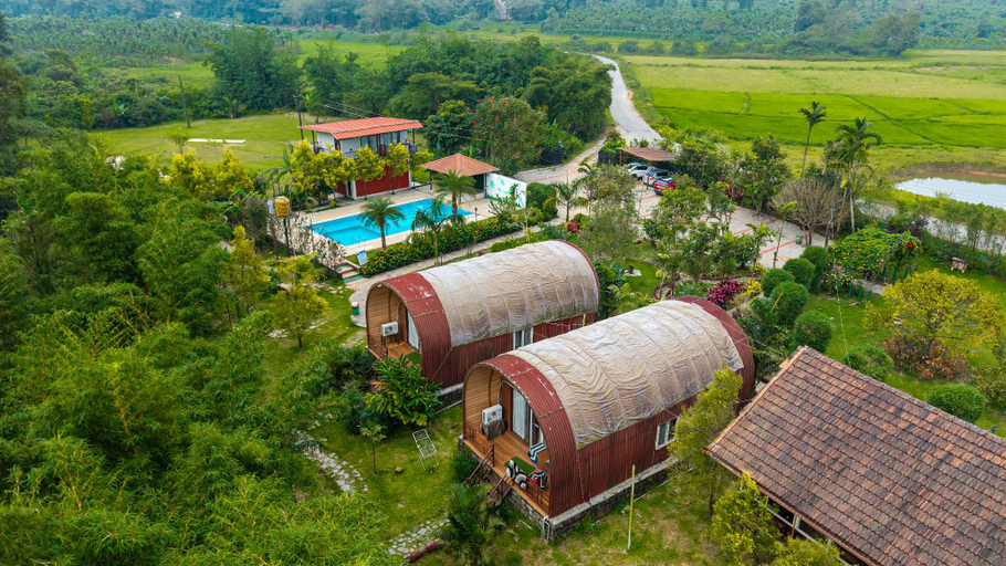Exterior & Views