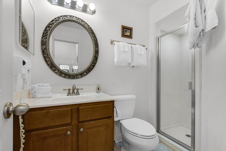 Bathroom 2, San De Luna #2, Escambia