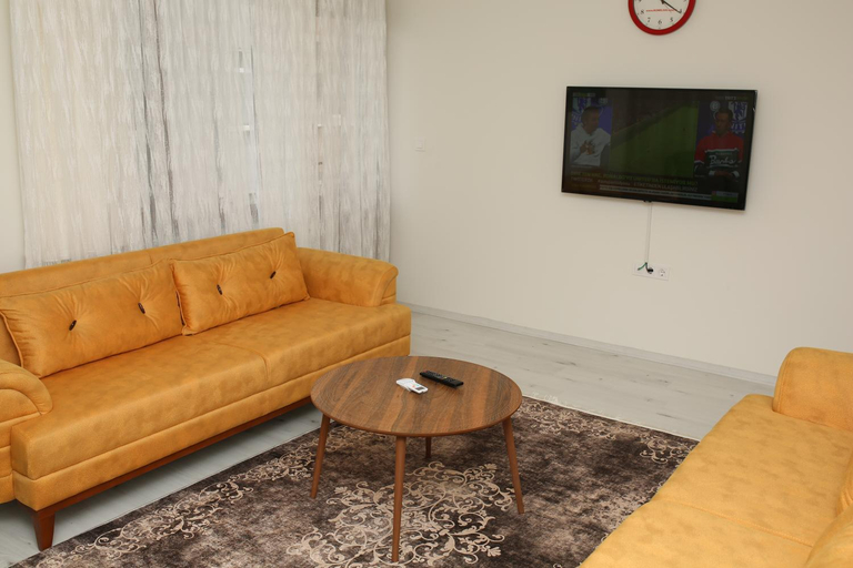 Others 5, Misho Apart, Merkez