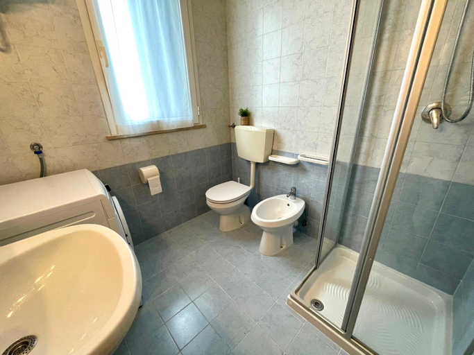 Bathroom 3, Luminous apartment with balcony and pool by Beahost Rentals, Venezia