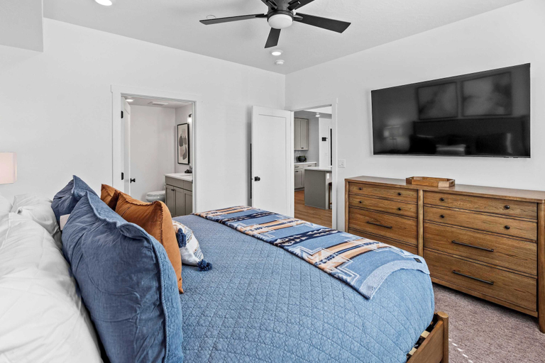 Room 5, Easy Escape Stay for 8, Washington