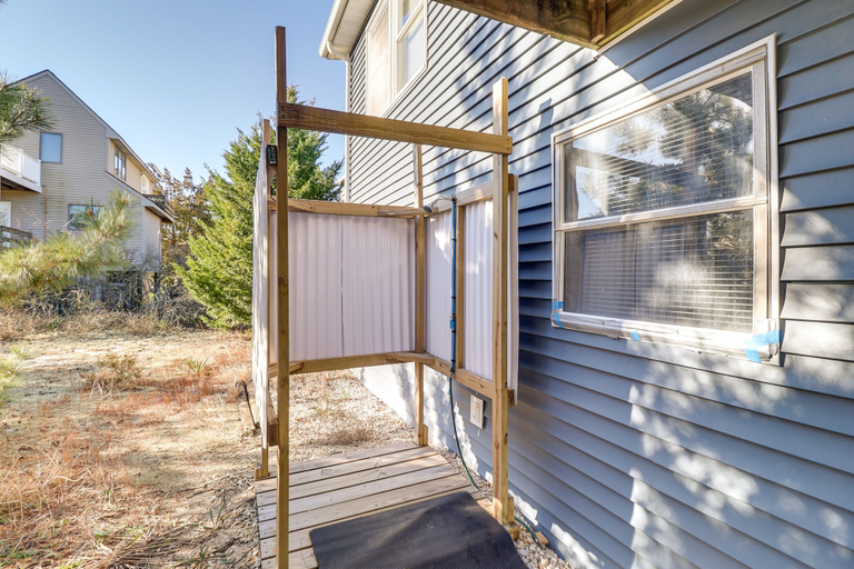 Property grounds 5, Beach Plum Manor 4 Bed 2 Bath with Stargazing Dome Home across from Beach, Sussex