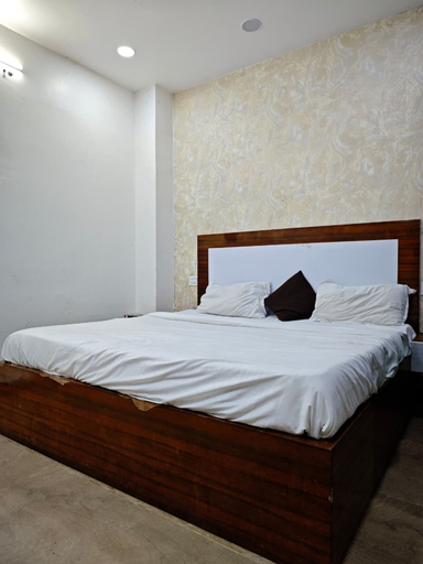 Room 5, HOTEL SAI SHARNAM, Delhi