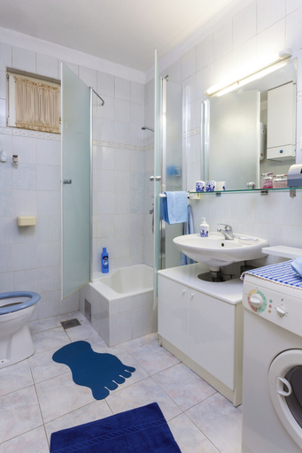 Bathroom 2, Arca, Apartment With Sea View And Free Parking, Podstrana