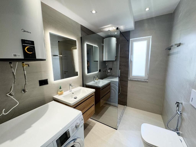 Bathroom 2, Shkodra Modern Apartment, Shkodrës