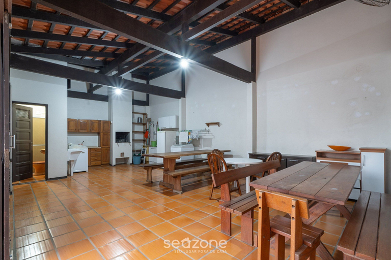 Dining 2, House 100m From the Beach in Barra Velha Aia2200, Barra Velha