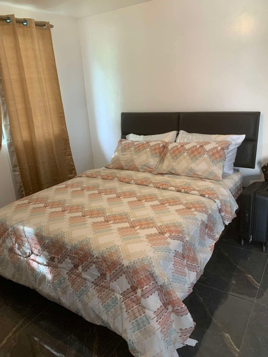Room 4, Elegant 4Br House near Clubhouse - Pool, Oton