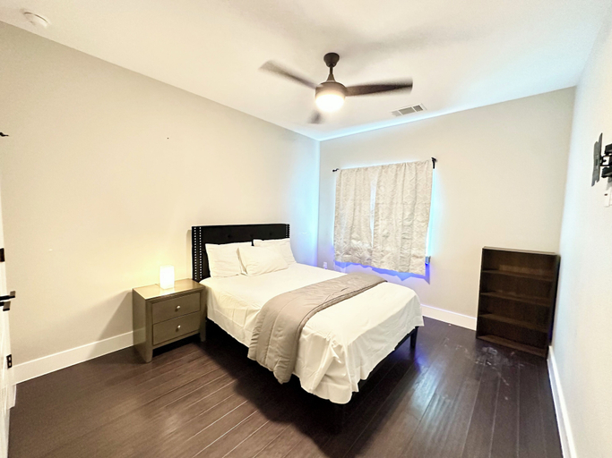 Room 5, 5 bedroom house near COTA AUS, Bastrop