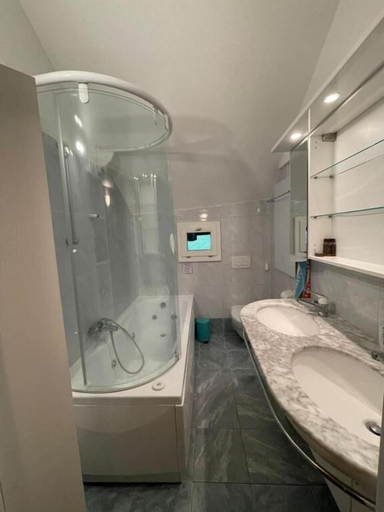 Bathroom, Santorini, Leventina