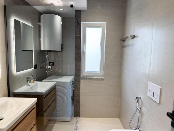 Bathroom 5, Shkodra Modern Apartment, Shkodrës