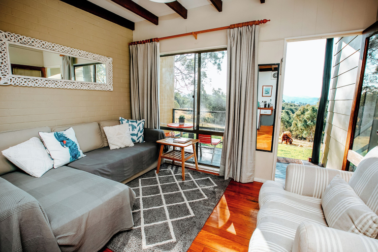 Living area, Bumblebrook Farm Motel, Bega Valley