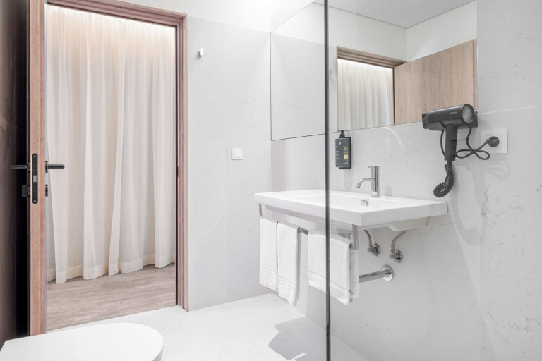 Bathroom 2, Moov Apartments Boavista, Porto