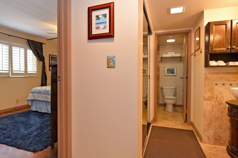 Bathroom 4, Valley Isle 302, Maui