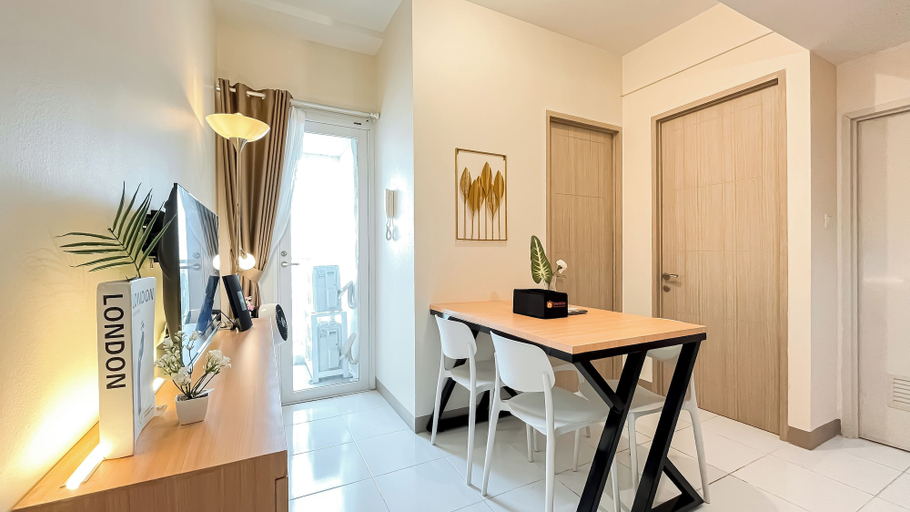 In-room dining 3, White Toned Style 2Br Tokyo Riverside Pik 2 Apartment, Tangerang