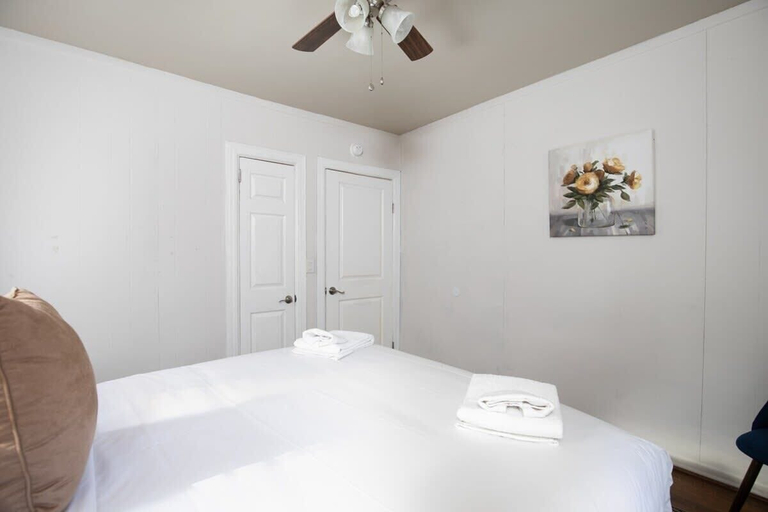 Room 4, 21st Ave Bham Bungalow, Jefferson
