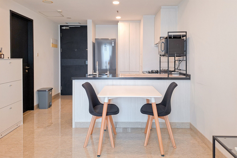 In-room dining, Minimalist 1Br Branz Bsd City Apartment Near Aeon Mall, Tangerang Selatan