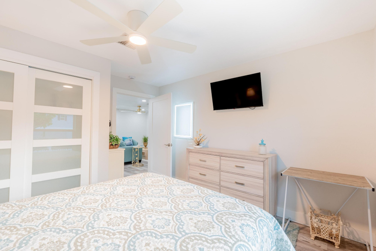 Room 5, Beach Haven North 122, Lee
