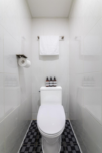 Bathroom 4, ZIYOLK Myeongdong, Jung