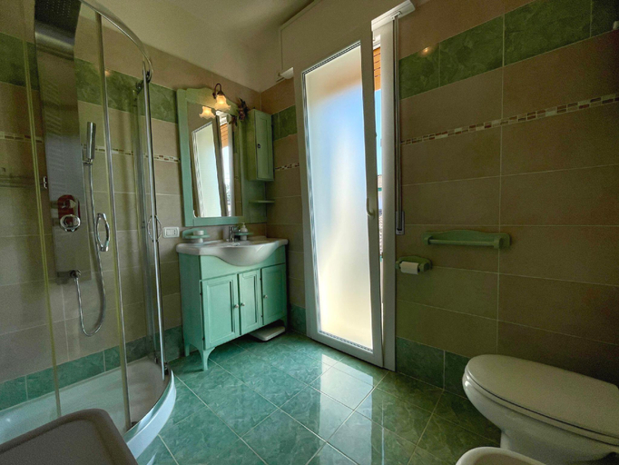 Bathroom, Gorgeous Villa for 8 with pool by Beahost Rentals, Venezia