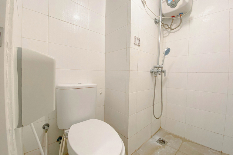 Bathroom 3, Basic Studio At Candiland Apartment, Semarang