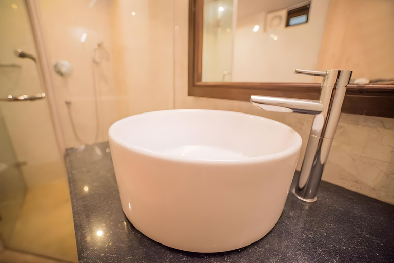Bathroom 4, Shelsta Holiday Resort, North Goa