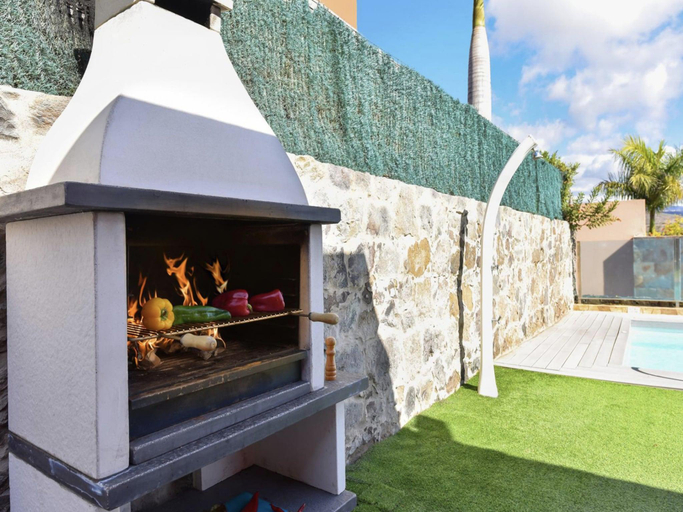 2, Chalet in Maspalomas with Heated Pool, Las Palmas