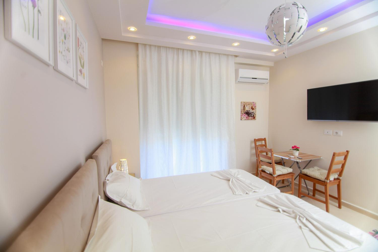 Bedroom 2, Blue Sea Apartments, Sarandës