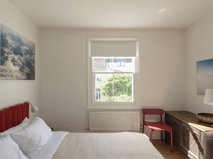 Room 5, Beautiful 3 Bedroom Home in Bristol, Bristol