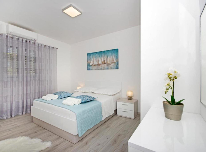 Room 5, Sea View Top Hill, Makarska