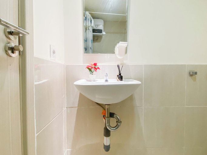 Bathroom 3, Basic 1Br With Extra Room At Meikarta Apartment, Cikarang