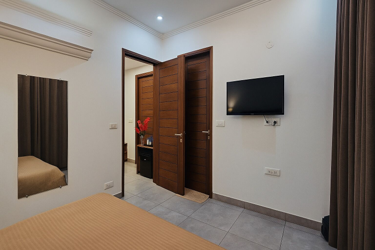 Room 2, Let'stay- Aerocity Mohali, Sahibzada Ajit Singh Nagar