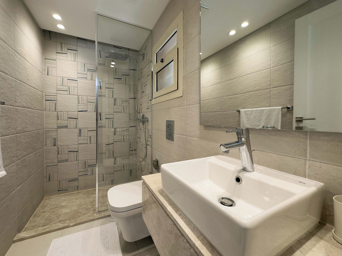 Bathroom, Kennah Chill & Swim | 1BR with Pool, October City, Shurtah al-Dakhlah